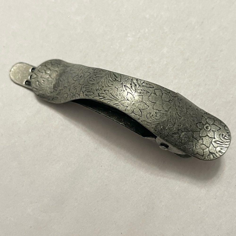 Vintage Curved Duckbill Hair Claw Clip Pewter Metal Flowers Floral Alligator Vtg